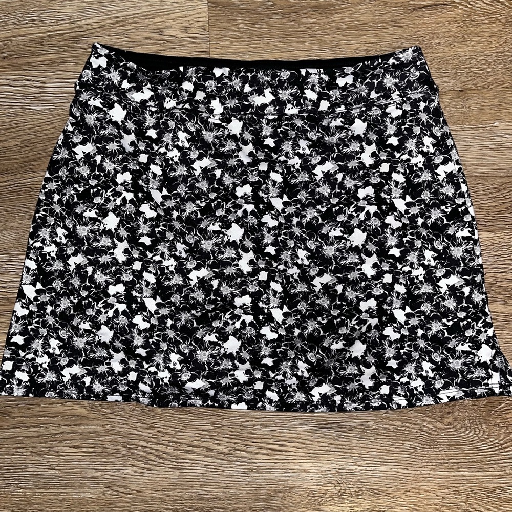 Tranquility black and white skirt with build in shorts